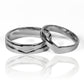 Argollas de matrimonio Wave on point fabricadas en oro 18k de Joyería Caracas, cuentan con certificado de calidad y garantía para toda la vida.