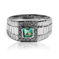 Anillo armis bicolor de oro 18k bicolor, adornado con una esmeralda de Joyería Caracas. Inspirado en la belleza de las piedras preciosas, garantizado de por vida.