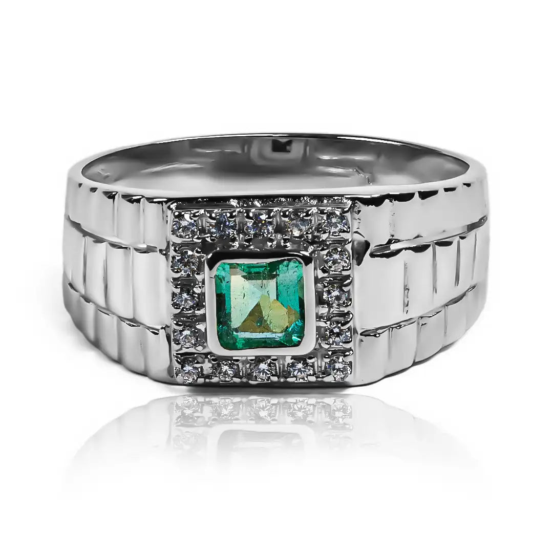 Anillo armis bicolor de oro 18k bicolor, adornado con una esmeralda de Joyería Caracas. Inspirado en la belleza de las piedras preciosas, garantizado de por vida.
