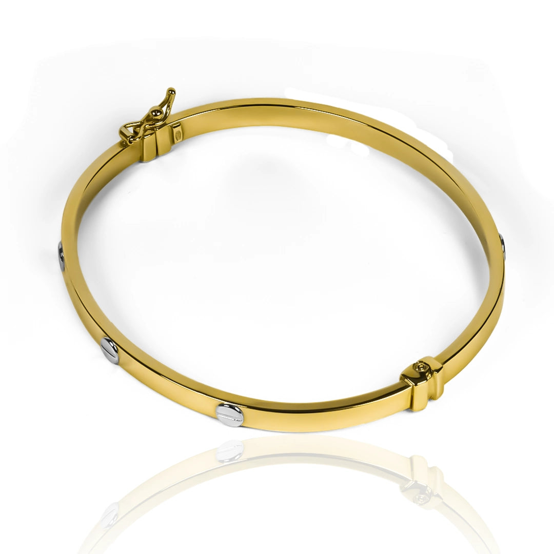Pulsera Aro tornillos es una elegante pieza fabricada en oro 18K por Joyería Caracas. Cuenta con garantía de por vida.
