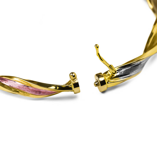 Pulsera Brazalete Espiral 3 oros, elaborada en oro 18K por Joyería Caracas, cuenta con su garantía de por vida.