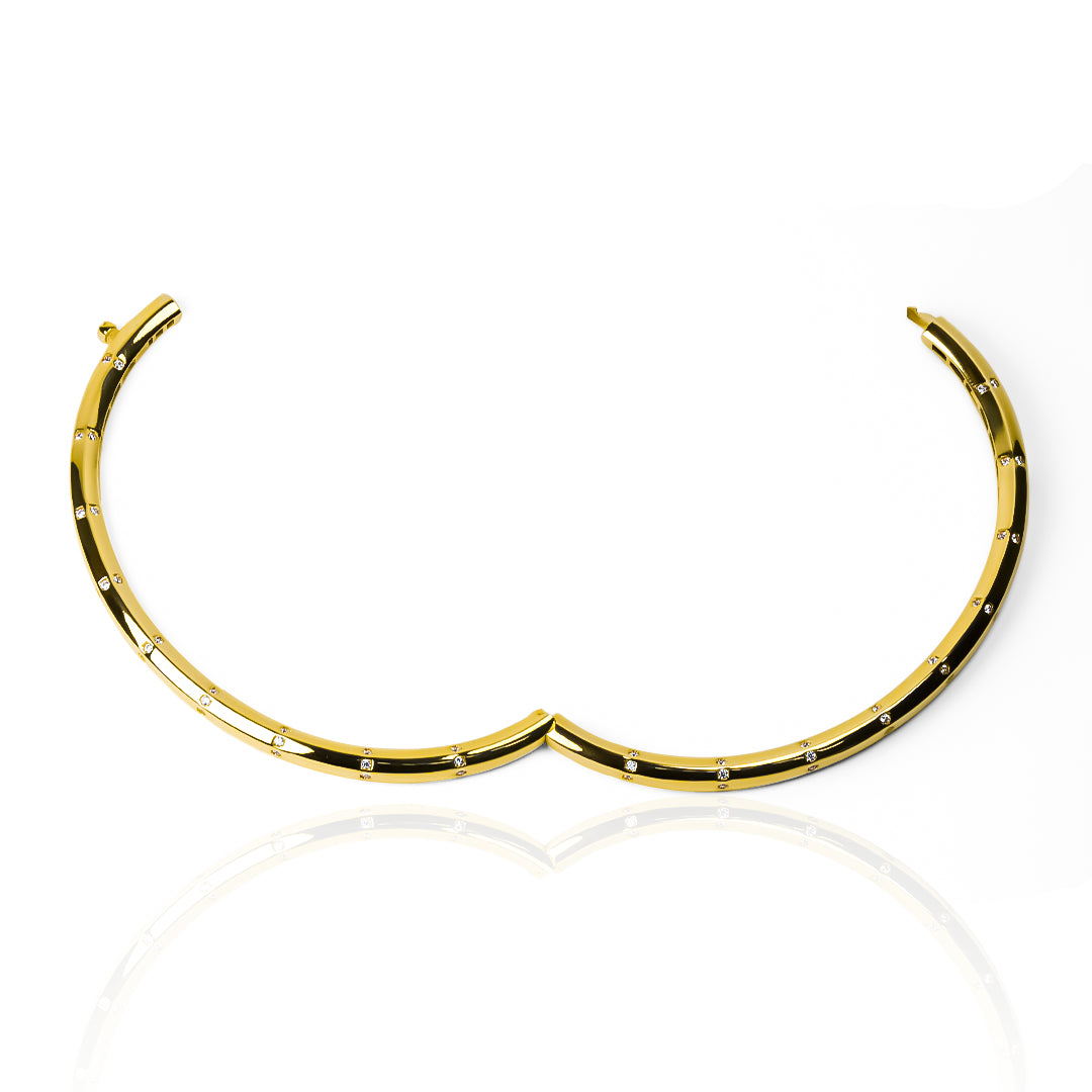Pulsera Brazalete lunares cristal, elaborada en oro 18K por Joyería Caracas. Cuenta con su garantía de por vida.