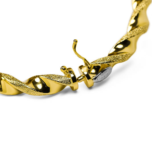 Pulsera Brazalete Melcocha Arena elaborada en oro 18K por Joyería Caracas, cuenta con su garantía de por vida.