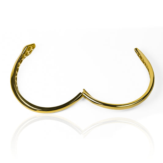 Pulsera Brazalete Serpiente elaborada en oro 18K por Joyería Caracas. Cuenta con garantía de por vida.