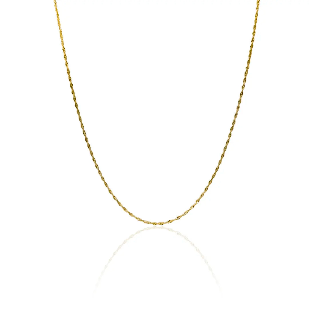 Cadena Singapur SS50 es una verdadera joya confeccionada en oro 18k y garantizada para toda la vida. Su diseño de lujo y calidad en Joyería Caracas la convierten en un tesoro para lucir en cualquier ocasión.