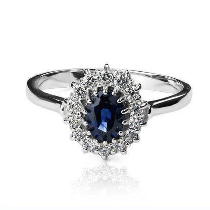 Anillo de compromiso lady zafiro-diamantes para sellar su amor con estilo y elegancia. Fabricado en Joyería Caracas en oro 18k y con certificado de calidad.