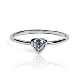 Anillo de compromiso Diamond Heart. Fabricado en Joyería Caracas con oro de 18 quilates y certificado de calidad garantizado para una vida.
