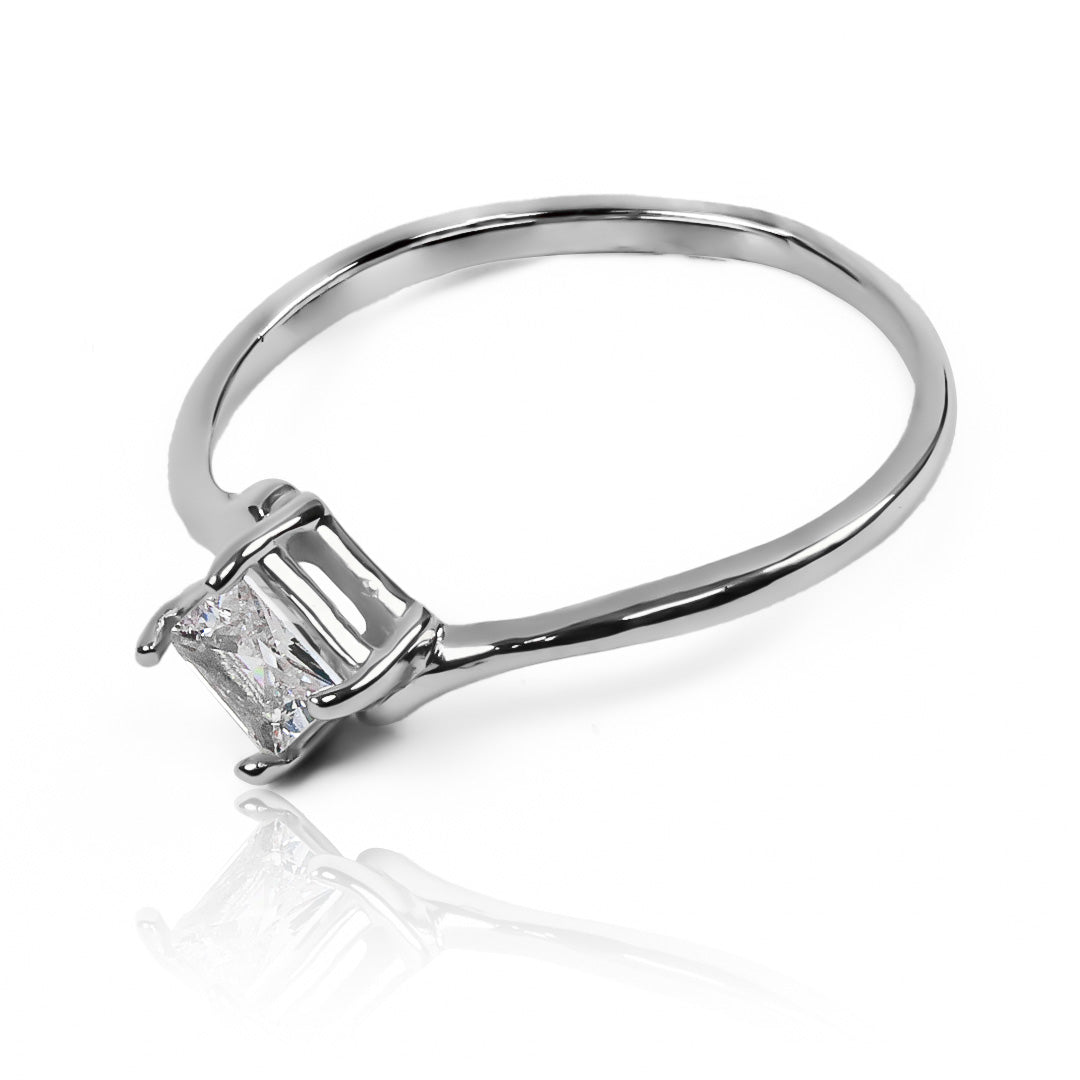 Anillo de compromiso dual love II. Diseñado en Joyería Caracas, este anillo de oro de 18k viene con un certificado de calidad y garantía para toda la vida.