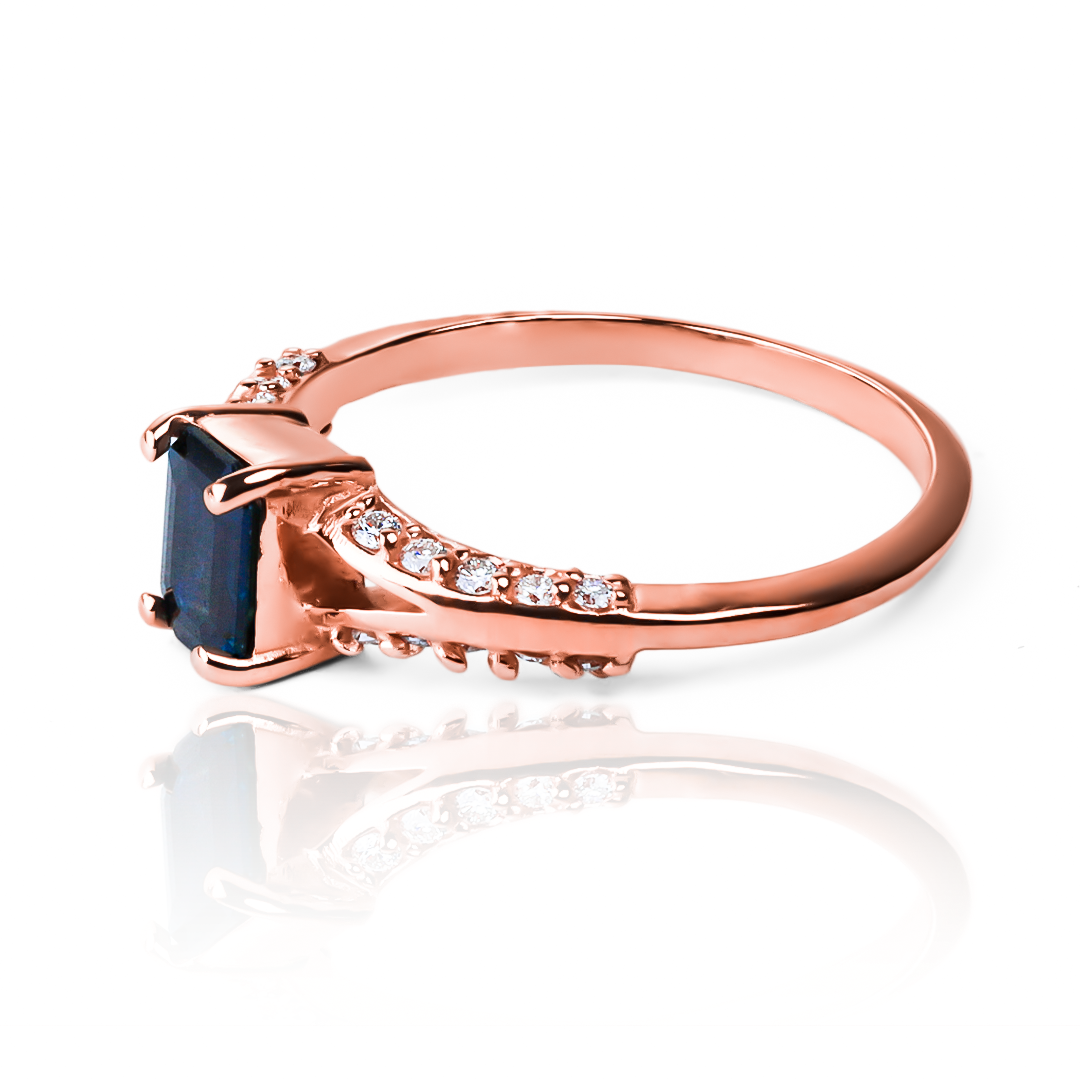 Anillo Sapphire Bridge, hecho de oro 18k con certificado de calidad y garantía de por vida, esta Joyería Caracas es una elección sofisticada y exclusiva para un momento tan especial.