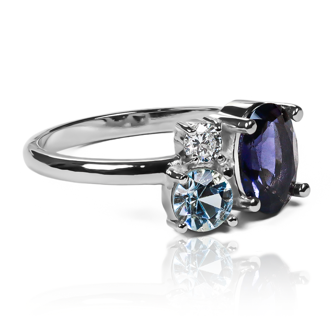 Anillo Purple sky plus topaz, hecho de oro 18k con certificado de calidad y garantía de por vida, esta Joyería Caracas es una elección sofisticada y exclusiva para un momento tan especial.