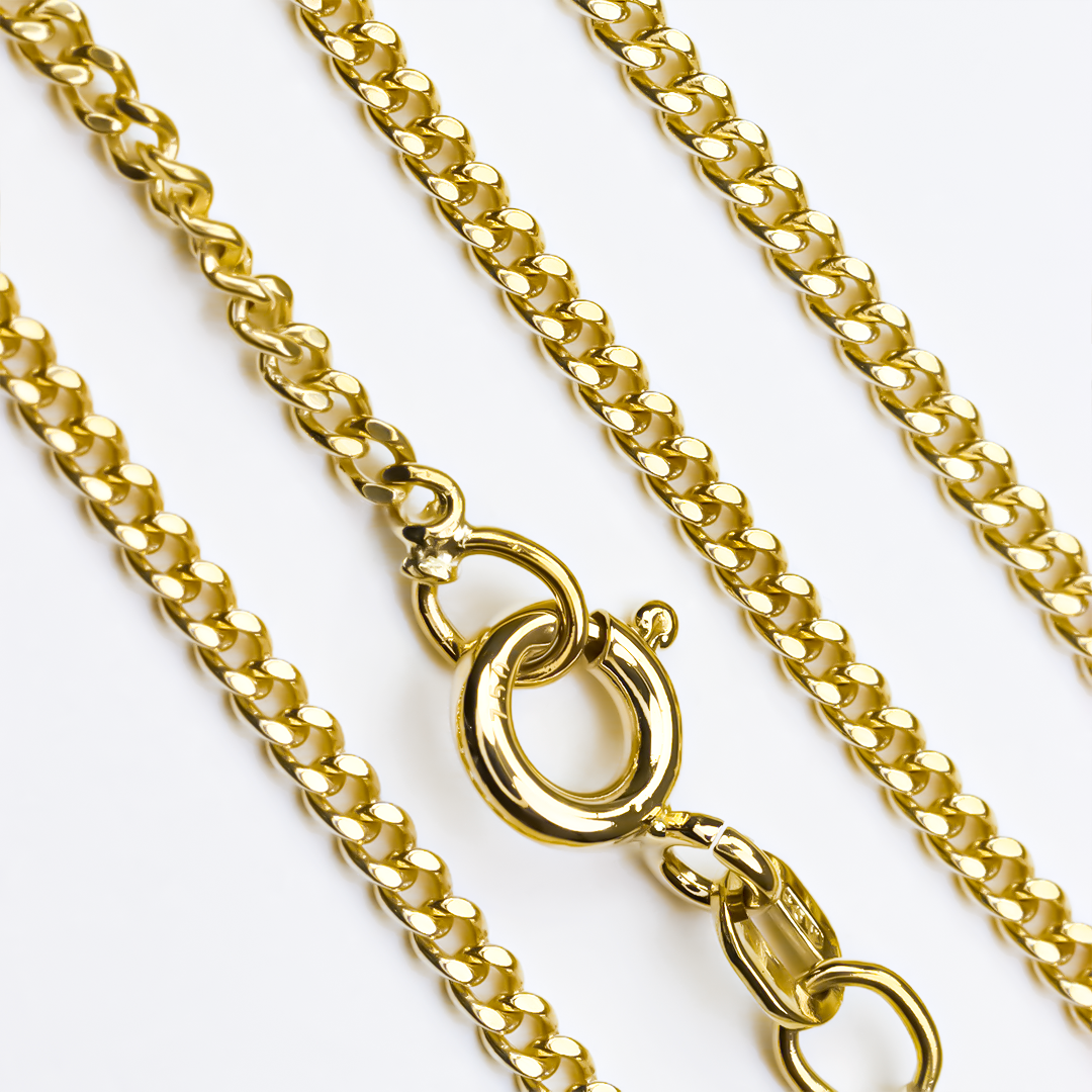 Cadena Cubana seguida Martillada maciza 65 en oro de 18k de la Joyería Caracas. Hecha con oro de alta calidad, cuenta con garantía de por vida. 