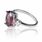 Anillo Purple Sky, hecho de oro 18k con certificado de calidad y garantía de por vida, esta Joyería Caracas es una elección sofisticada y exclusiva para un momento tan especial. 