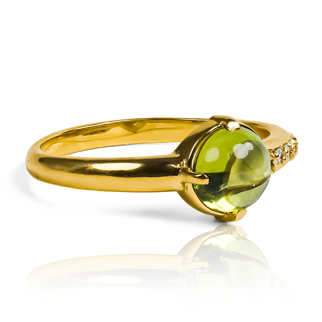 Anillo Topacio one line diamonds, hecho de oro 18k con certificado de calidad y garantía de por vida, esta Joyería Caracas es una elección sofisticada y exclusiva para un momento tan especial.