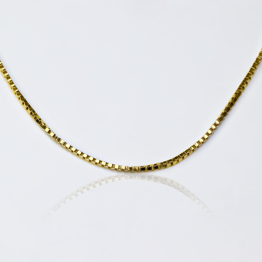 Cadena Venecia estilo E50. Fabricada en Joyería Caracas con oro de 18k, esta cadena es una joya que te acompañará toda la vida. Con nuestra garantía exclusiva.