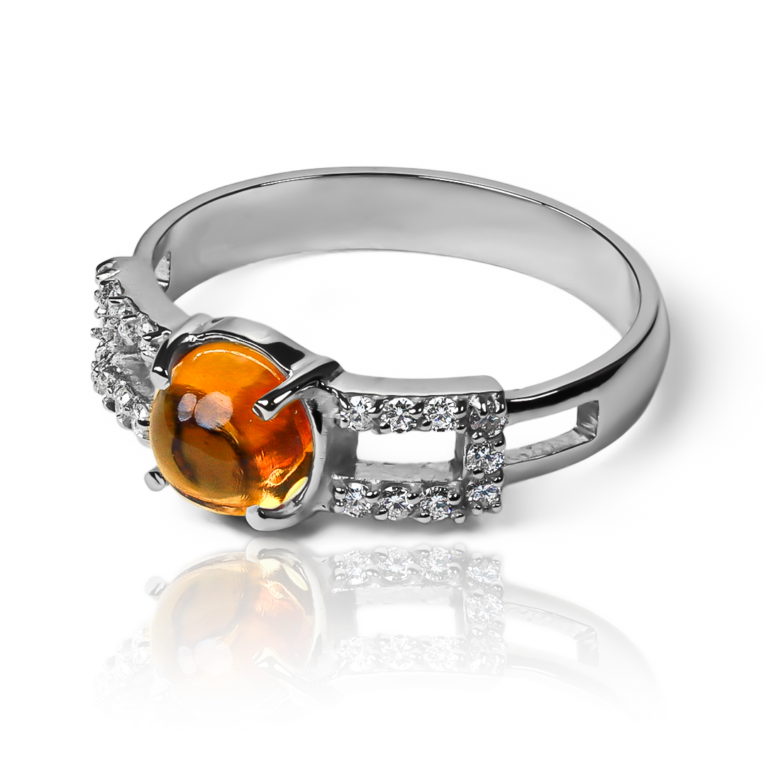 Anillo Citrine Deluxe, hecho de oro 18k con certificado de calidad y garantía de por vida, esta Joyería Caracas es una elección sofisticada y exclusiva para un momento tan especial.