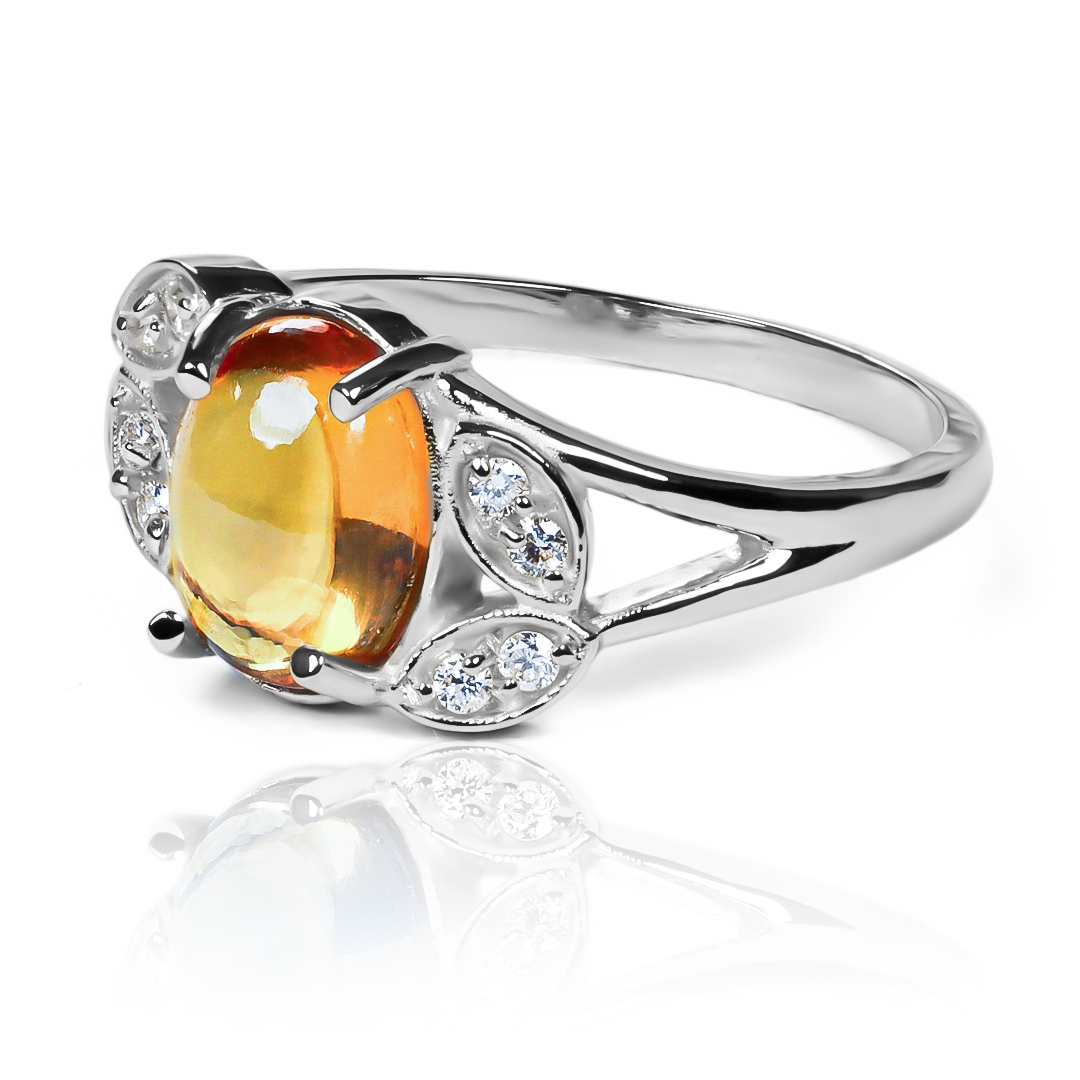 Anillo Citrine Garden, hecho de oro 18k con certificado de calidad y garantía de por vida, esta Joyería Caracas es una elección sofisticada y exclusiva para un momento tan especial.