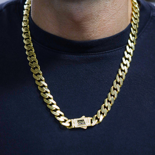 Cuello de hombre con cadena en tejido cubano luxury de 54cm en oro amarillo de 18 quilates, hecho en Joyería Caracas. 