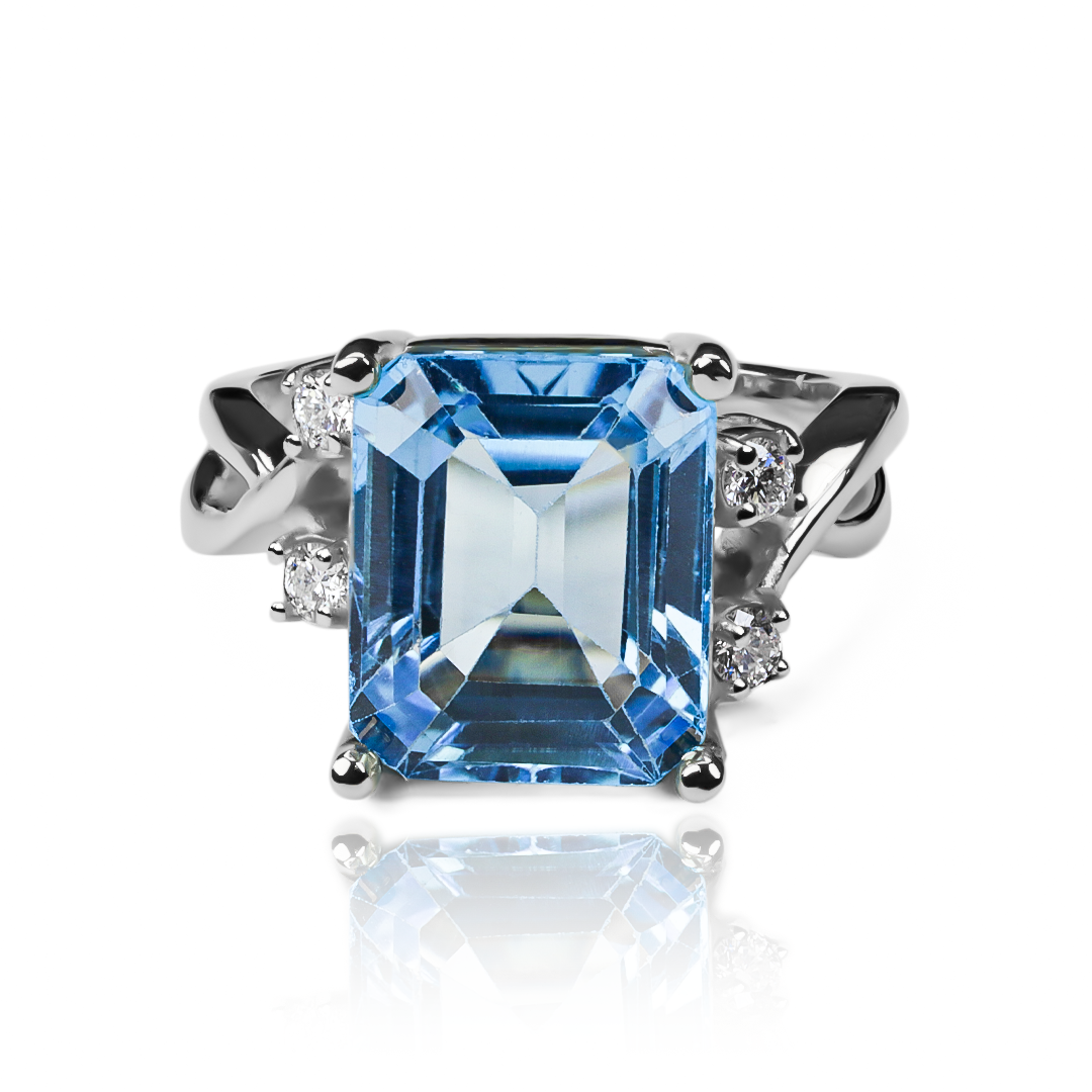 Anillo Emerald Heart ring, hecho de oro 18k con certificado de calidad y garantía de por vida, esta Joyería Caracas es una elección sofisticada y exclusiva para un momento tan especial.