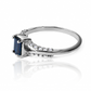 Anillo Sapphire Bridge, hecho de oro 18k con certificado de calidad y garantía de por vida, esta Joyería Caracas es una elección sofisticada y exclusiva para un momento tan especial.