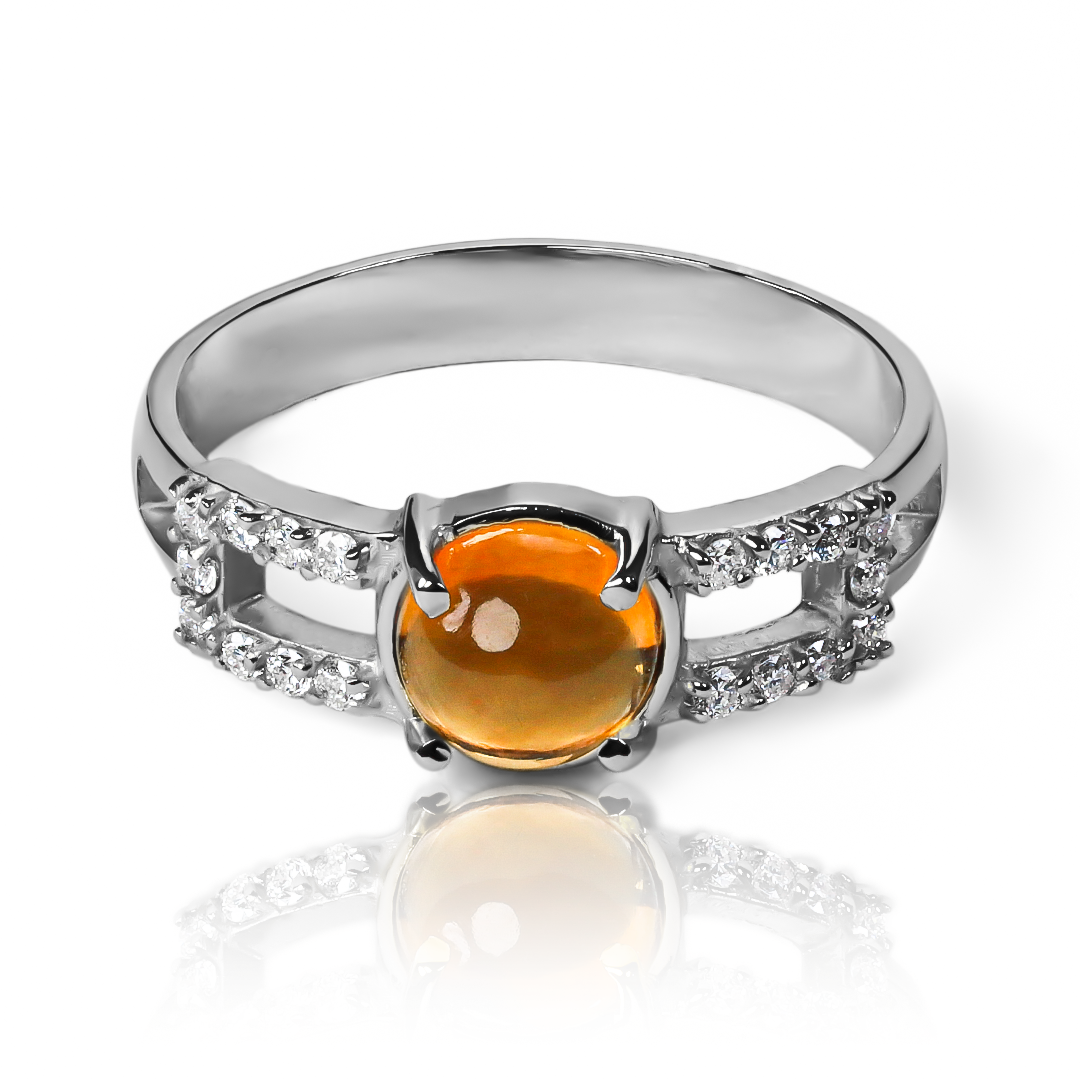 Anillo Citrine Deluxe, hecho de oro 18k con certificado de calidad y garantía de por vida, esta Joyería Caracas es una elección sofisticada y exclusiva para un momento tan especial.