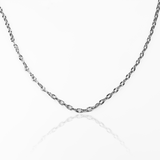Cadena Classic F en oro de 18k es una adición elegante a cualquier atuendo. Fabricada en Joyería Caracas, con su elegante diseño blanco y su calidad duradera.