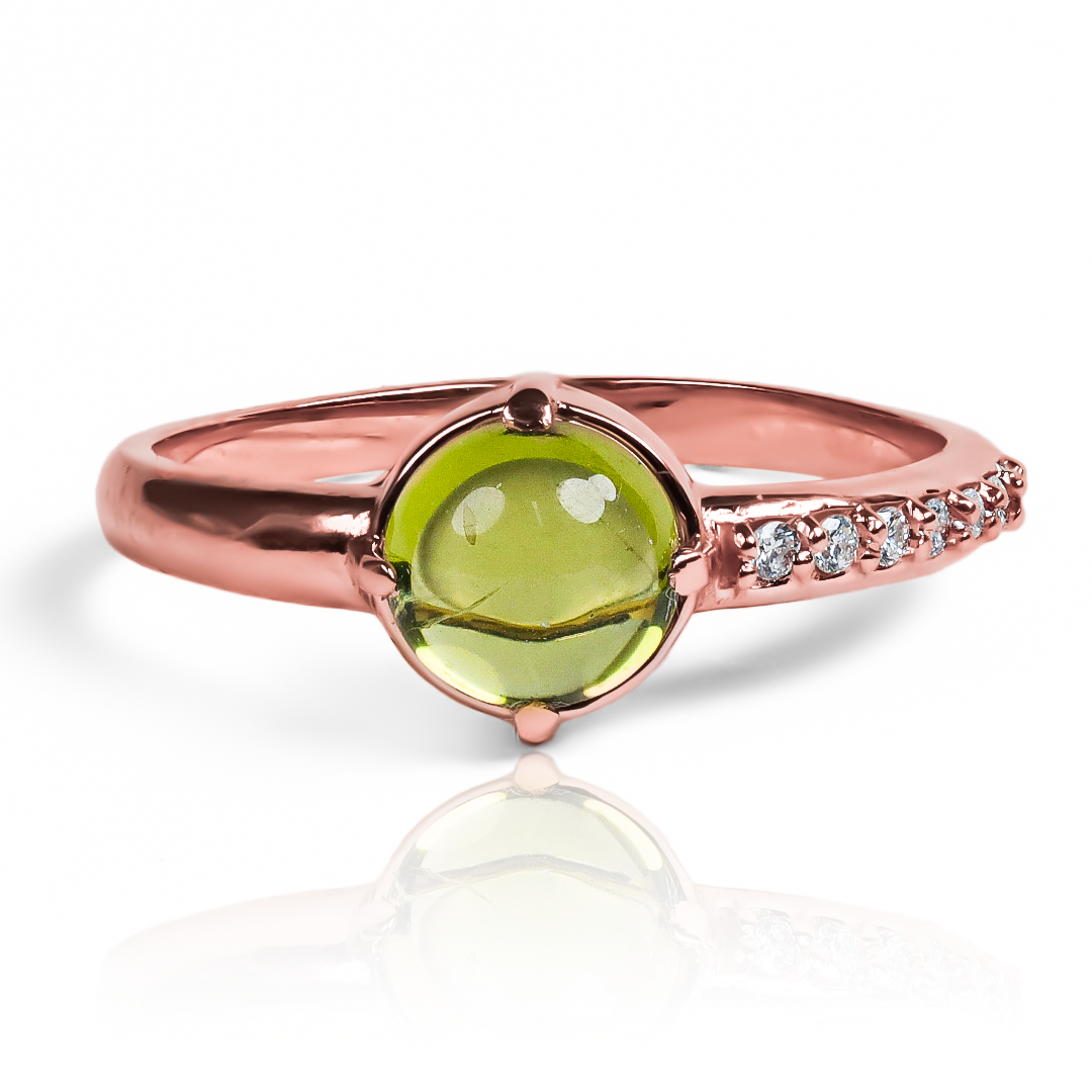 Anillo Topacio one line diamonds, hecho de oro 18k con certificado de calidad y garantía de por vida, esta Joyería Caracas es una elección sofisticada y exclusiva para un momento tan especial.