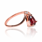 Anillo Garnet Passion, hecho de oro 18k con certificado de calidad y garantía de por vida, esta Joyería Caracas es una elección sofisticada y exclusiva para un momento tan especial.