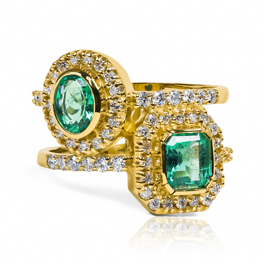 Anillo Queen's Sapphire, hecho de oro 18k con certificado de calidad y garantía de por vida, esta Joyería Caracas es una elección sofisticada y exclusiva para un momento tan especial. 