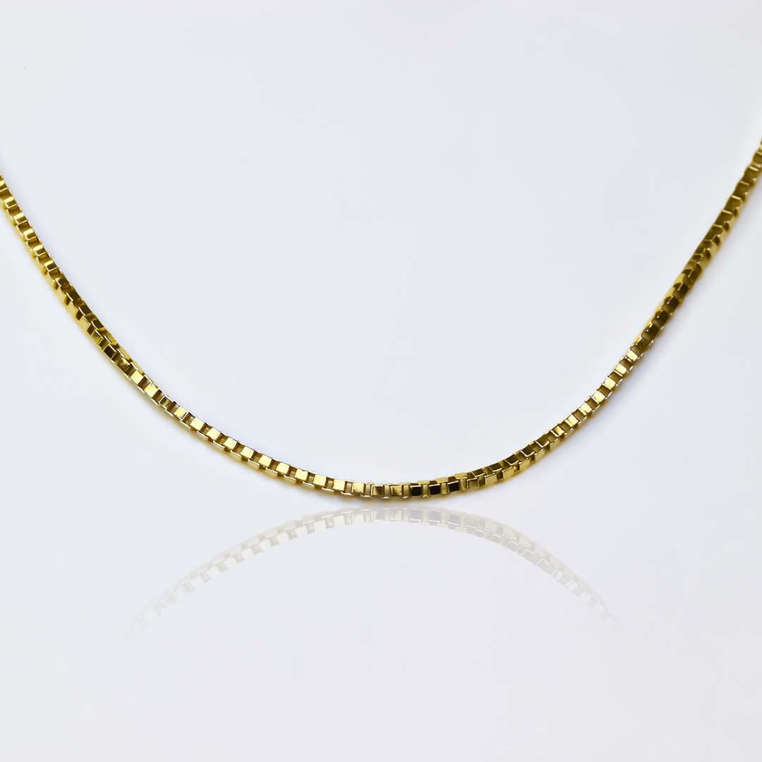 Cadena Venecia estilo 40 es una joya de la prestigiosa Joyería Caracas, elaborada en oro 18k con garantía para toda la vida.