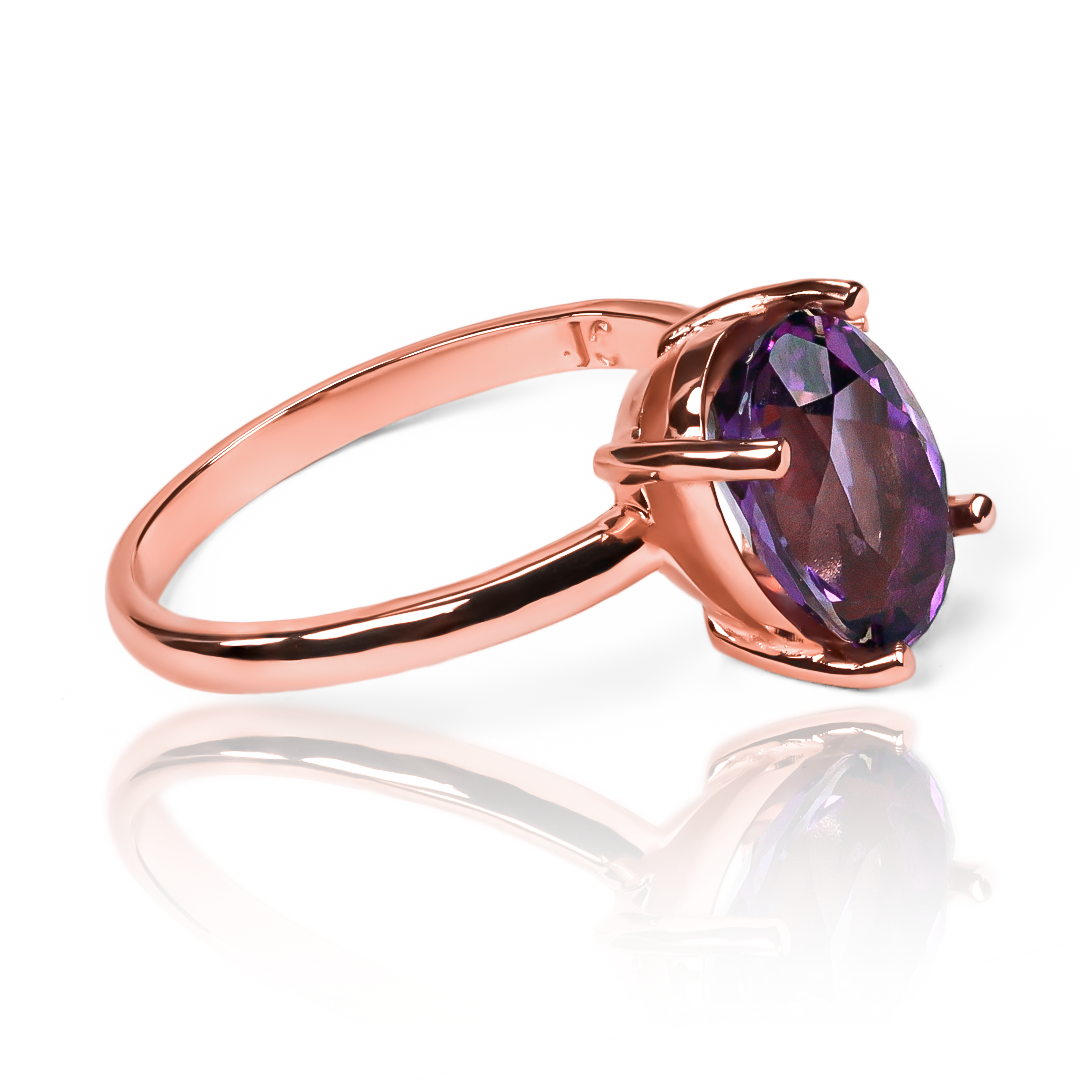 Anillo Purple Sky, hecho de oro 18k con certificado de calidad y garantía de por vida, esta Joyería Caracas es una elección sofisticada y exclusiva para un momento tan especial. 