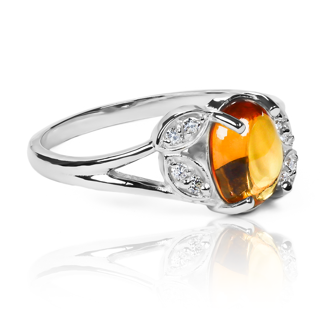 Anillo Citrine Garden, hecho de oro 18k con certificado de calidad y garantía de por vida, esta Joyería Caracas es una elección sofisticada y exclusiva para un momento tan especial.