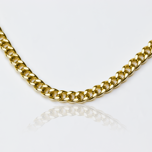 Cadena Cubana seguida Martillada maciza 65 en oro de 18k de la Joyería Caracas. Hecha con oro de alta calidad, cuenta con garantía de por vida. 