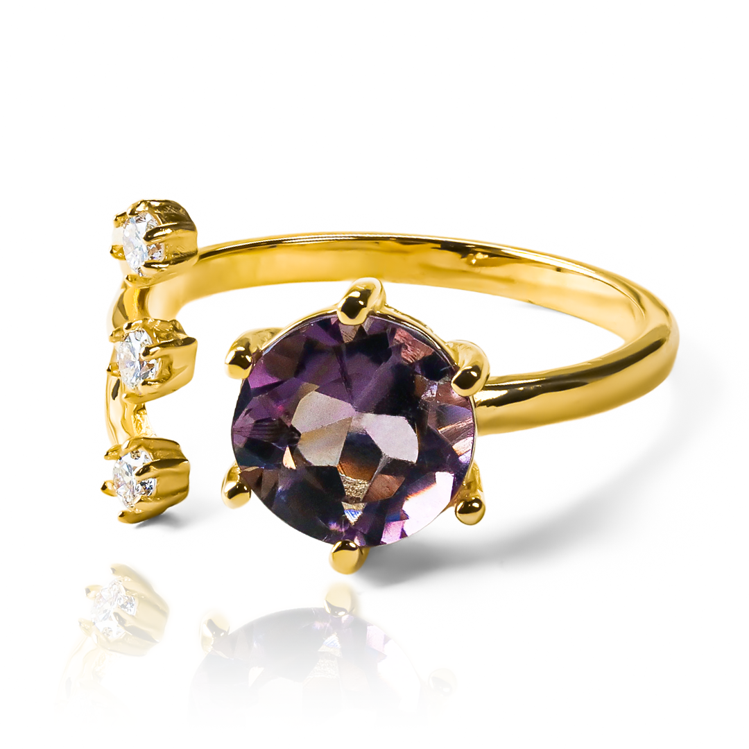 Anillo Menorah Inspired, hecho de oro 18k con certificado de calidad y garantía de por vida, esta Joyería Caracas es una elección sofisticada y exclusiva para un momento tan especial. 