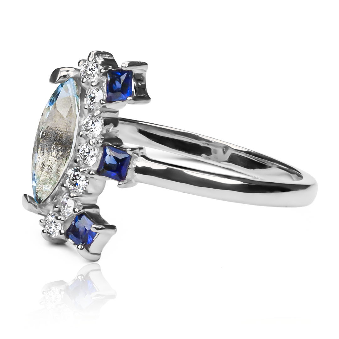 Anillo Marquez, hecho de oro 18k con certificado de calidad y garantía de por vida, esta Joyería Caracas es una elección sofisticada y exclusiva para un momento tan especial. 