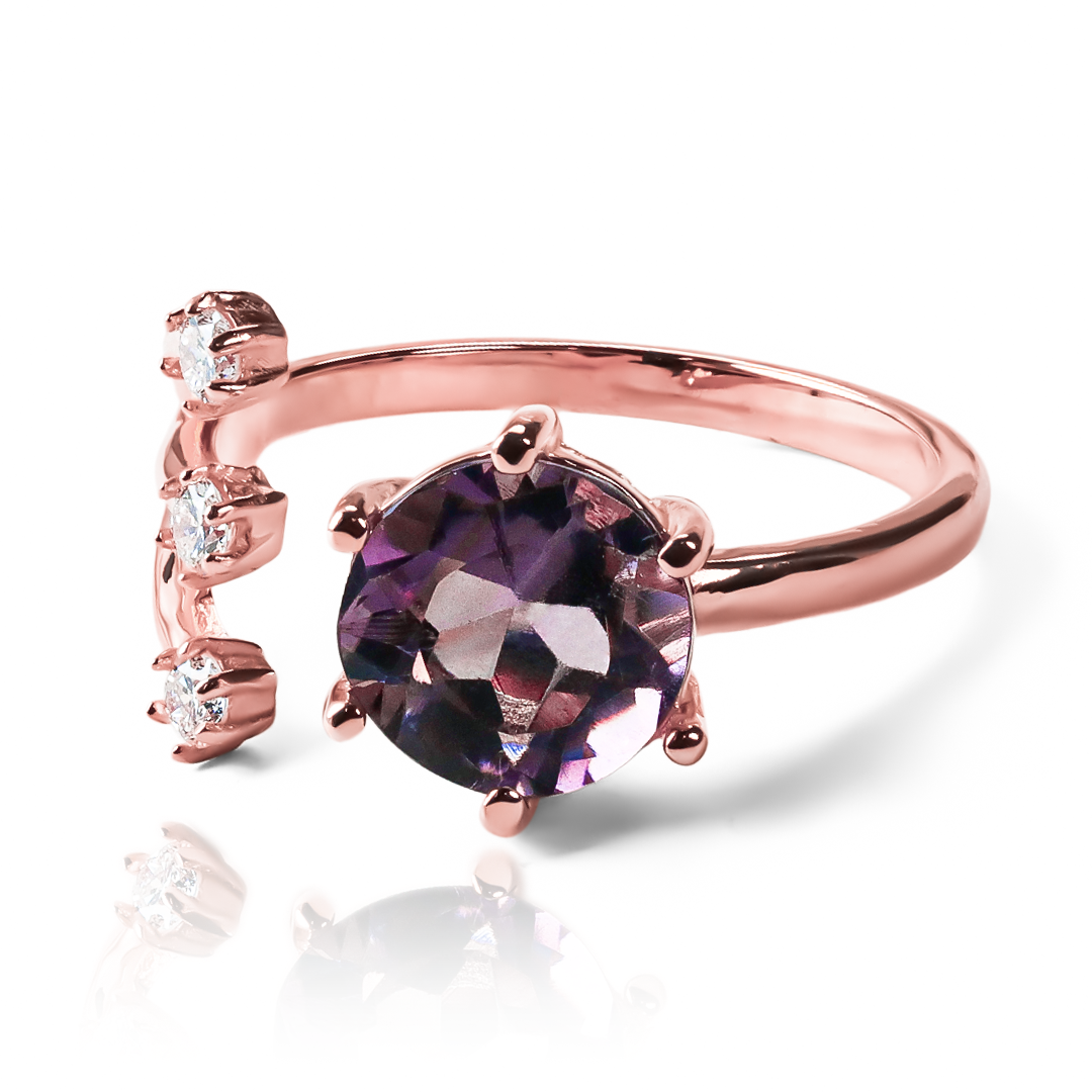 Anillo Menorah Inspired, hecho de oro 18k con certificado de calidad y garantía de por vida, esta Joyería Caracas es una elección sofisticada y exclusiva para un momento tan especial. 