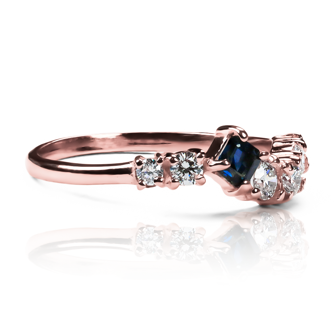 Anillo Frida Diamonds, hecho de oro 18k con certificado de calidad y garantía de por vida, esta Joyería Caracas es una elección sofisticada y exclusiva para un momento tan especial.