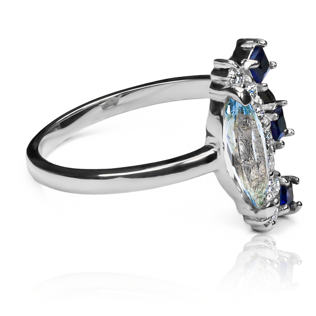 Anillo Marquez, hecho de oro 18k con certificado de calidad y garantía de por vida, esta Joyería Caracas es una elección sofisticada y exclusiva para un momento tan especial. 