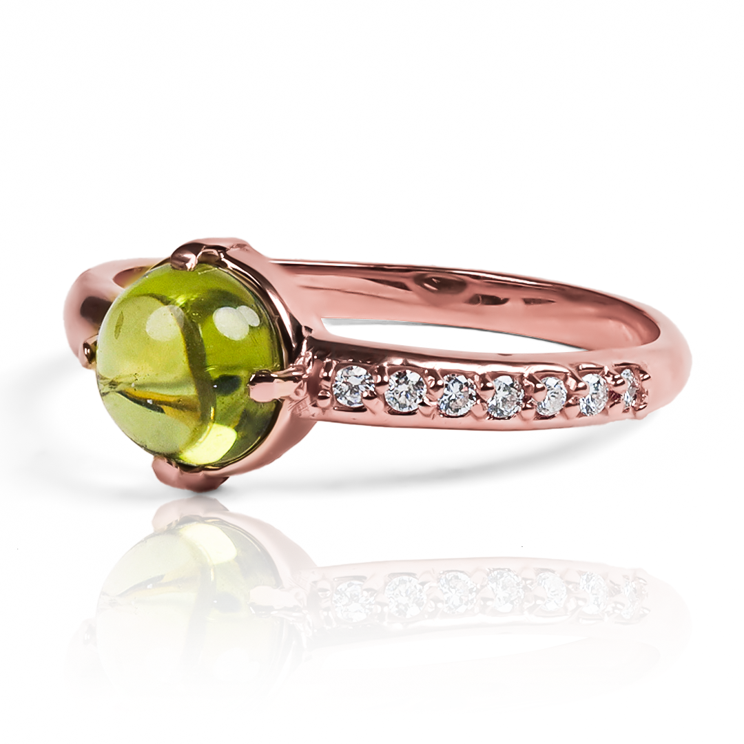 Anillo Topacio one line diamonds, hecho de oro 18k con certificado de calidad y garantía de por vida, esta Joyería Caracas es una elección sofisticada y exclusiva para un momento tan especial.