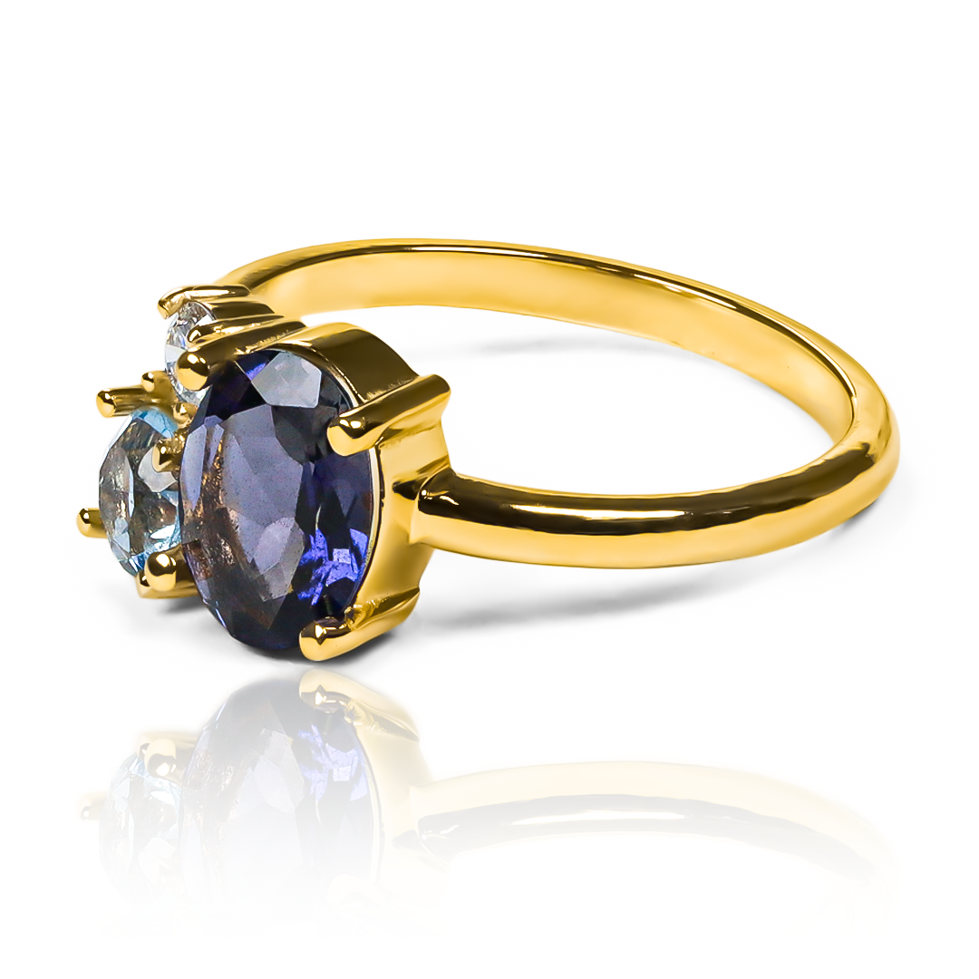 Anillo Purple sky plus topaz, hecho de oro 18k con certificado de calidad y garantía de por vida, esta Joyería Caracas es una elección sofisticada y exclusiva para un momento tan especial.