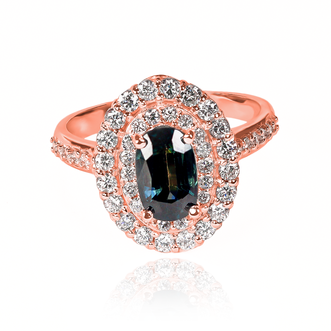 Anillo Queen's Sapphire, hecho de oro 18k con certificado de calidad y garantía de por vida, esta Joyería Caracas es una elección sofisticada y exclusiva para un momento tan especial.