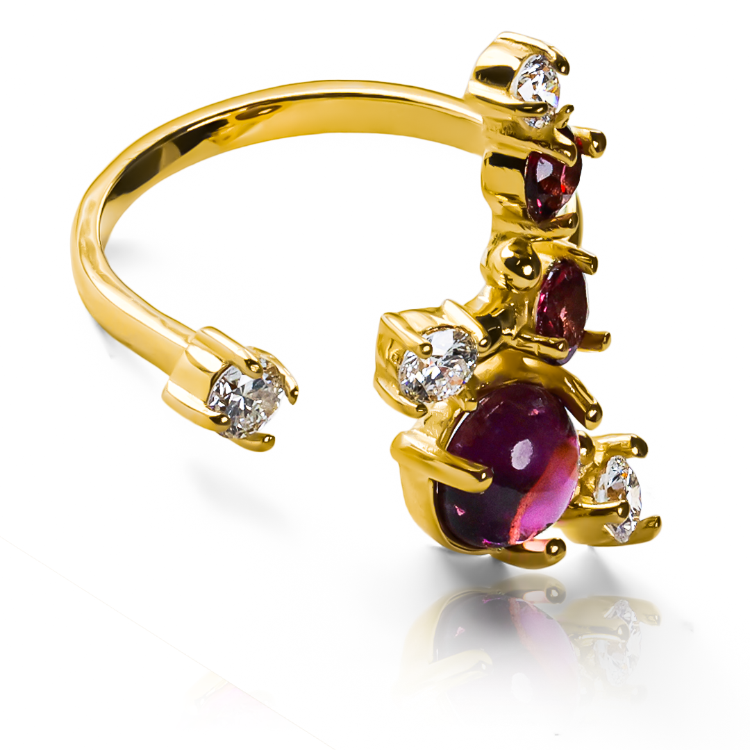 Anillo Red Garden, hecho de oro 18k con certificado de calidad y garantía de por vida, esta Joyería Caracas es una elección sofisticada y exclusiva para un momento tan especial. 