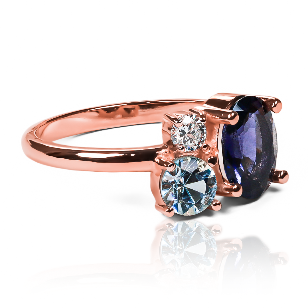 Anillo Purple sky plus topaz, hecho de oro 18k con certificado de calidad y garantía de por vida, esta Joyería Caracas es una elección sofisticada y exclusiva para un momento tan especial.
