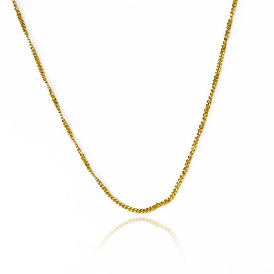 Cadena mini cubana está elaborada con oro 18k de alta calidad y cuenta con una garantía de por vida. Con su diseño único y la reputación de Joyería Caracas.