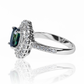 Anillo Queen's Sapphire, hecho de oro 18k con certificado de calidad y garantía de por vida, esta Joyería Caracas es una elección sofisticada y exclusiva para un momento tan especial.