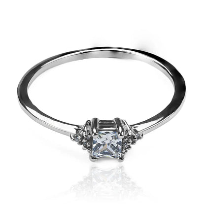 Anillo de compromiso Grape Inspiration de Joyería Caracas en oro 18k viene con un certificado de calidad y garantía de por vida.