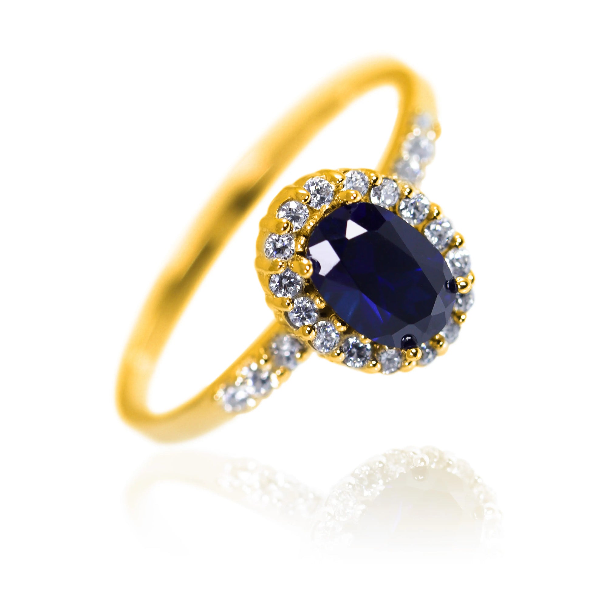 Anillo de compromiso Lady Classic S. Hecho a mano en Joyería Caracas en oro de 18k viene con certificado de calidad y garantía de por vida.