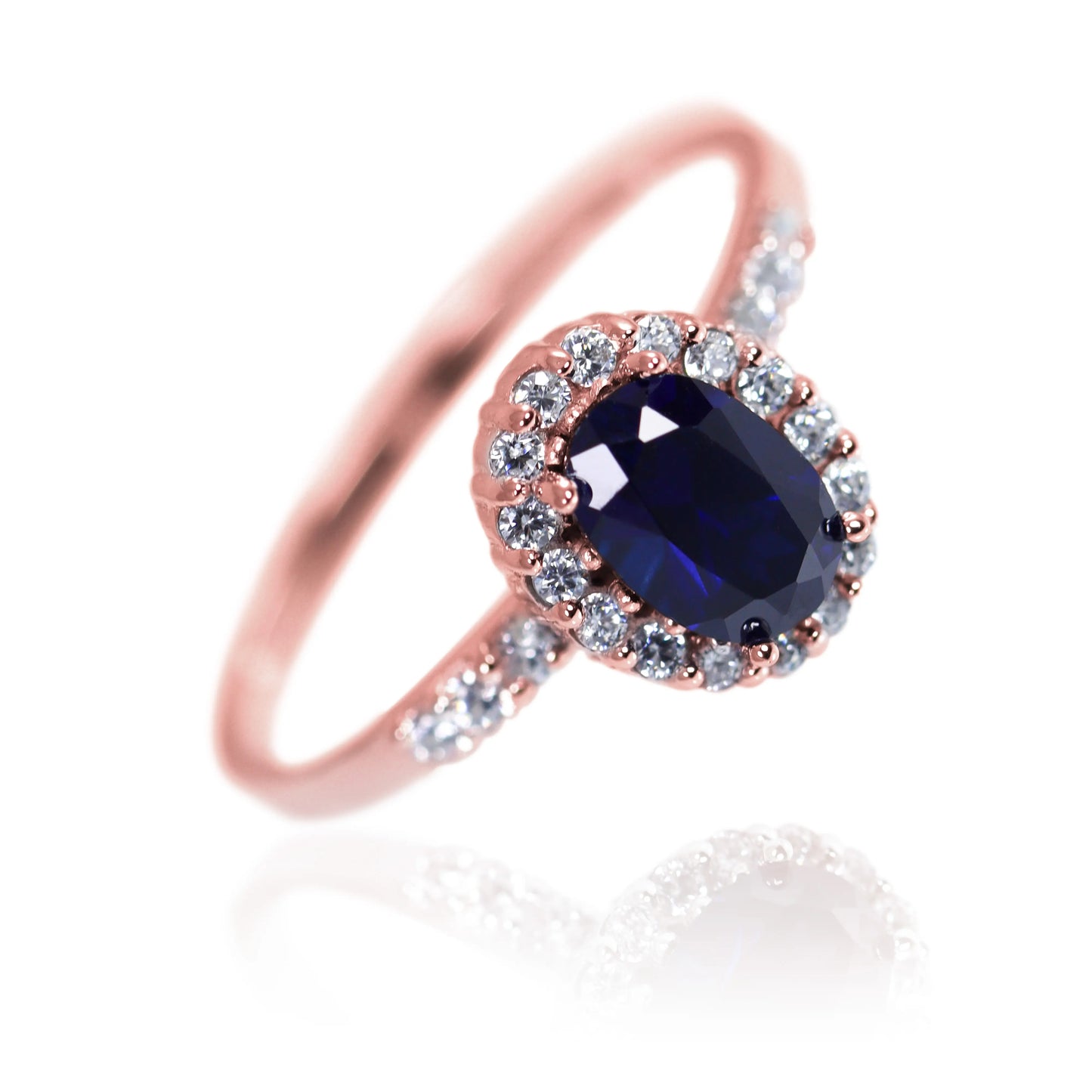 Anillo de compromiso Lady Classic S. Hecho a mano en Joyería Caracas en oro de 18k viene con certificado de calidad y garantía de por vida.