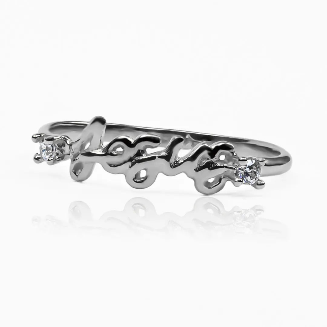 Anillo Jesús JT. Hecho en Joyería Caracas con oro 18k, este sofisticado anillo será un símbolo de lujo en tu vida. Con garantía para toda la vida.