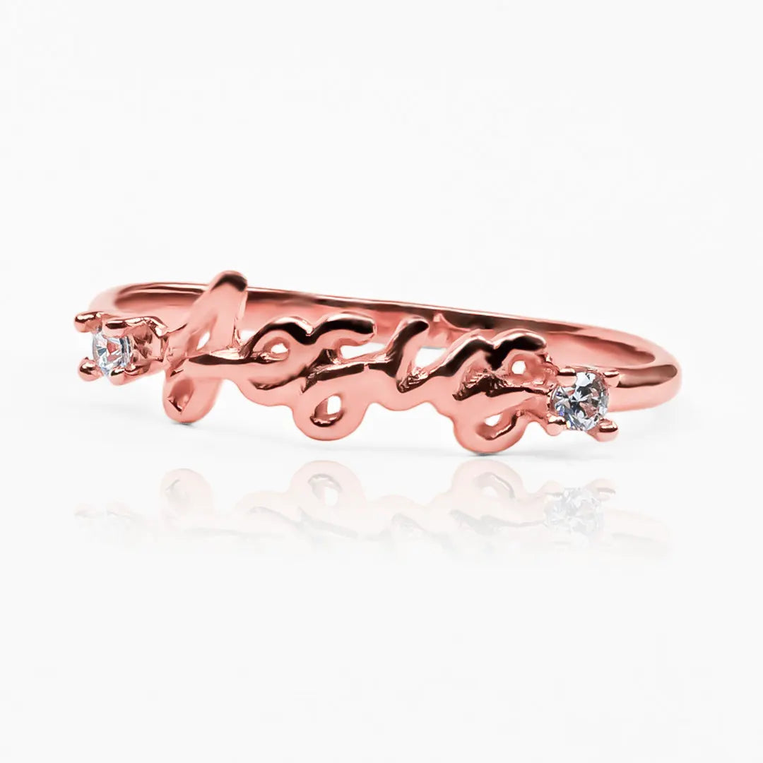 Anillo Jesús JT. Hecho en Joyería Caracas con oro 18k, este sofisticado anillo será un símbolo de lujo en tu vida. Con garantía para toda la vida.
