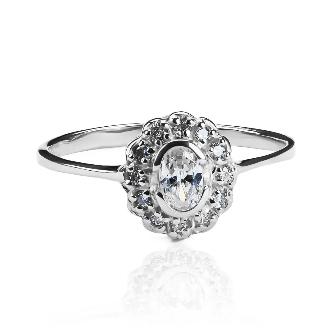 Anillo de compromiso Lady Tradicional Queen JC de Joyería Caracas, hecho en oro de 18k y con un certificado de garantía de por vida.